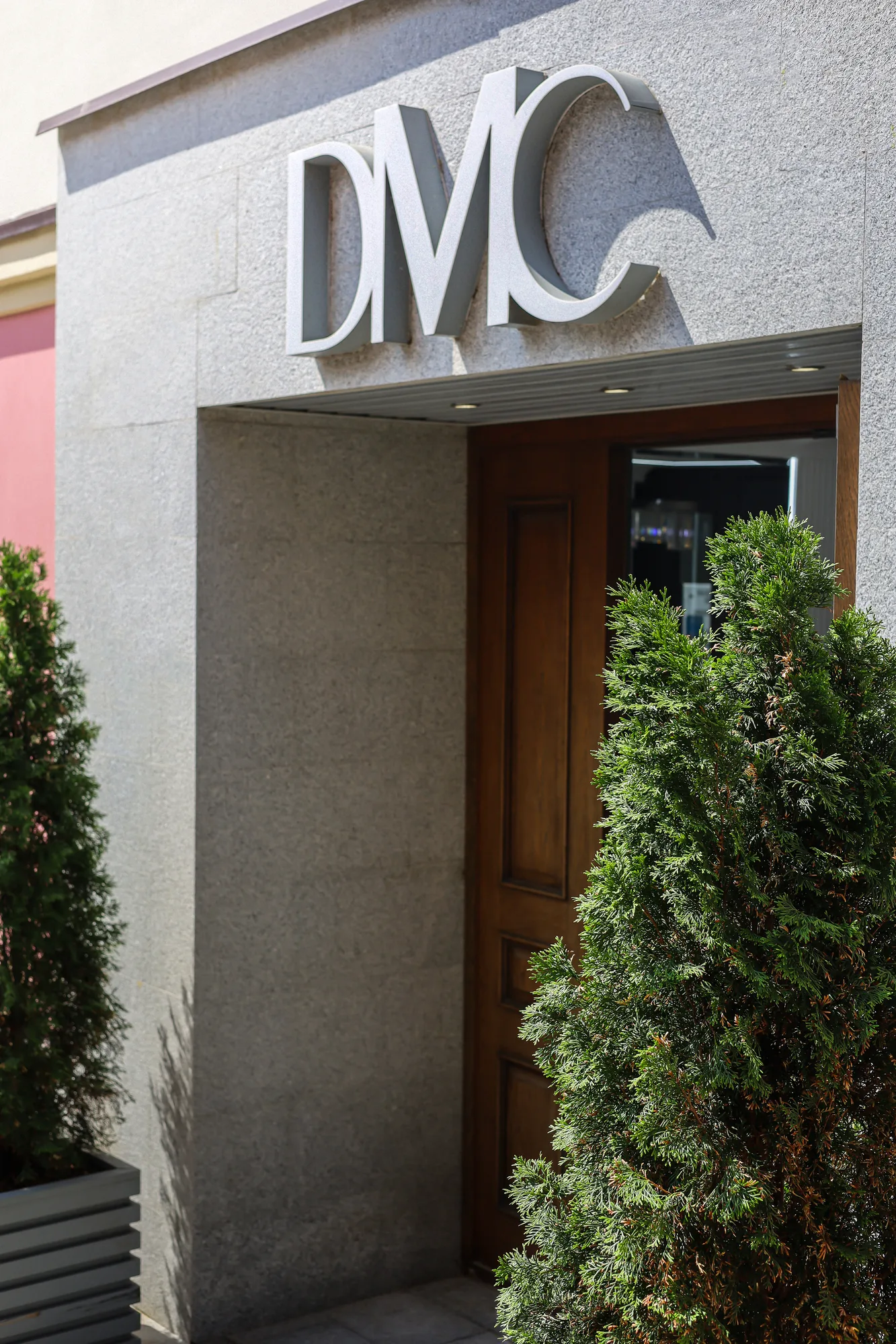 Damas Medical Center entrance in Moscow